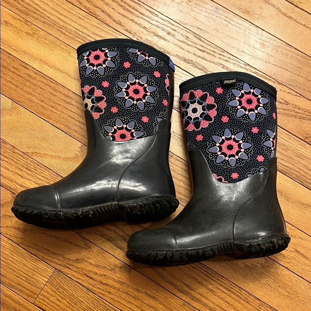 Bogs Kids Black and Pink Floral Boots